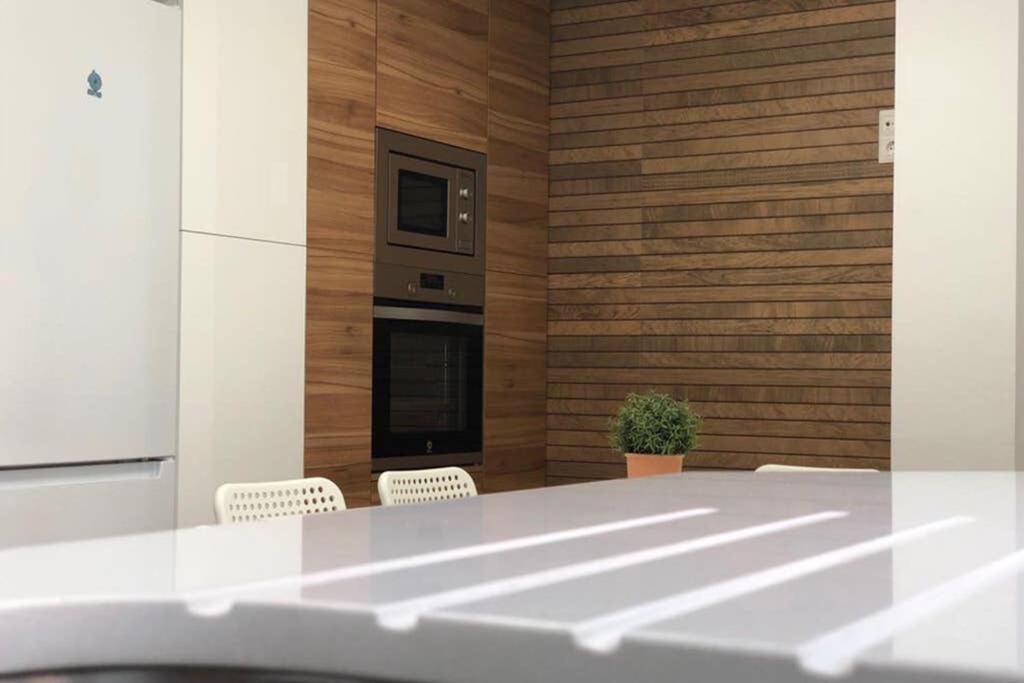 Piso Centrico Reformado / Apartment In The Center เนร์คา ภายนอก รูปภาพ