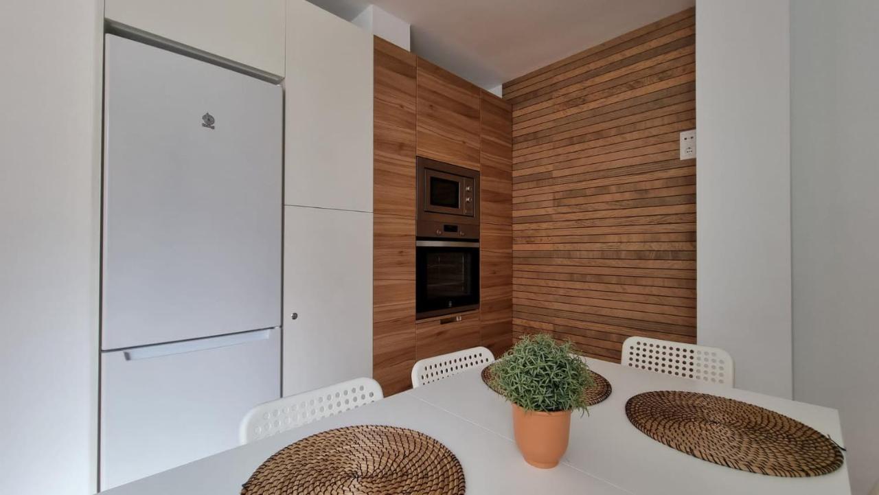 Piso Centrico Reformado / Apartment In The Center เนร์คา ภายนอก รูปภาพ