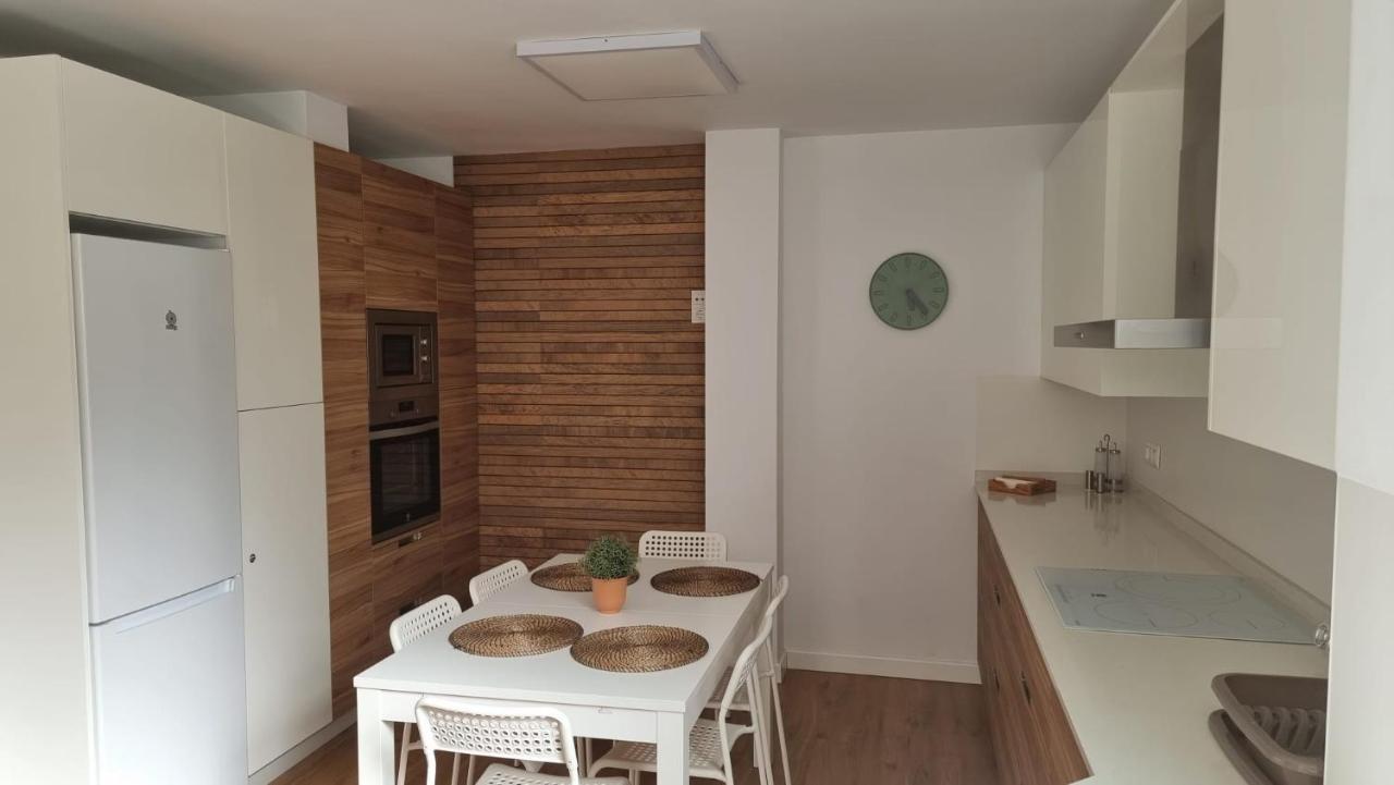 Piso Centrico Reformado / Apartment In The Center เนร์คา ภายนอก รูปภาพ